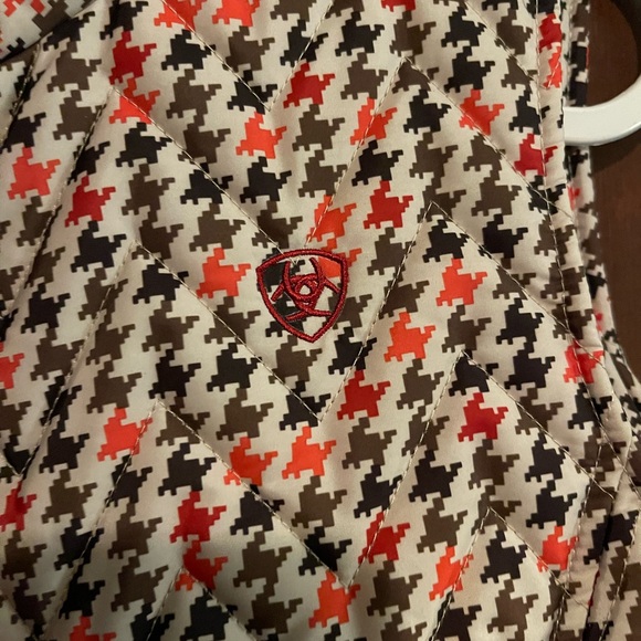 Ariat sleeveless puffer jacket worn once - Picture 2 of 4